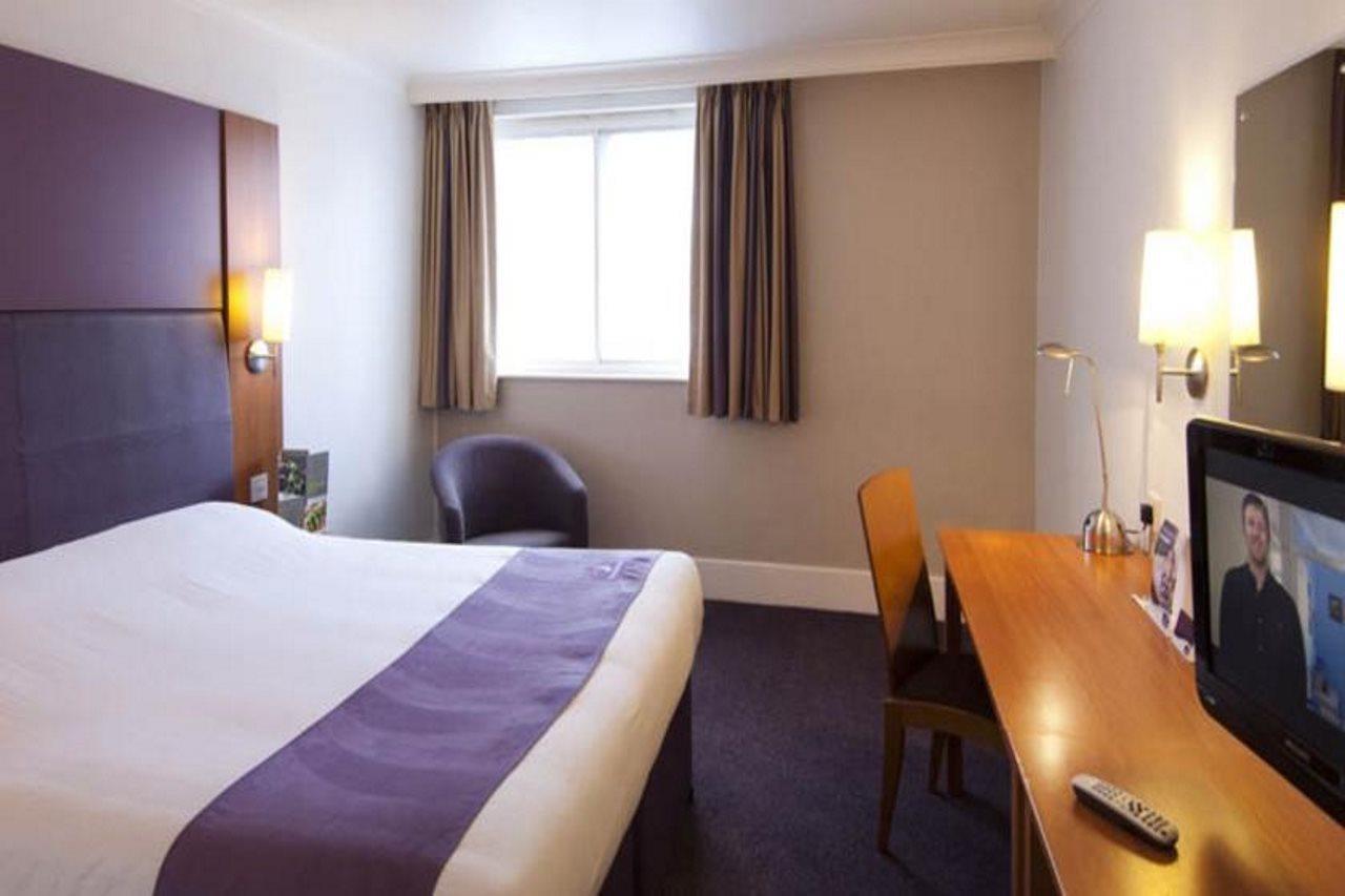 Premier Inn Premier Inn Sandhurst 샌드허스트 외부 사진