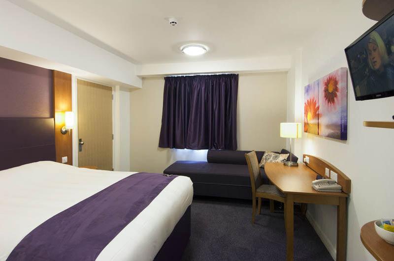 Premier Inn Premier Inn Sandhurst 샌드허스트 외부 사진